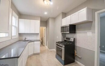 Building Photo - 127 Brookwood St