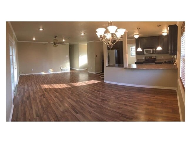 Building Photo - 508 Ovilla Rd