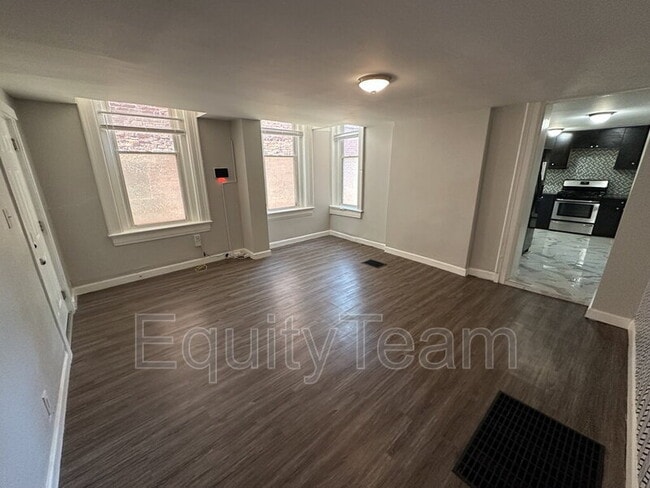 Building Photo - 2153 Loth St