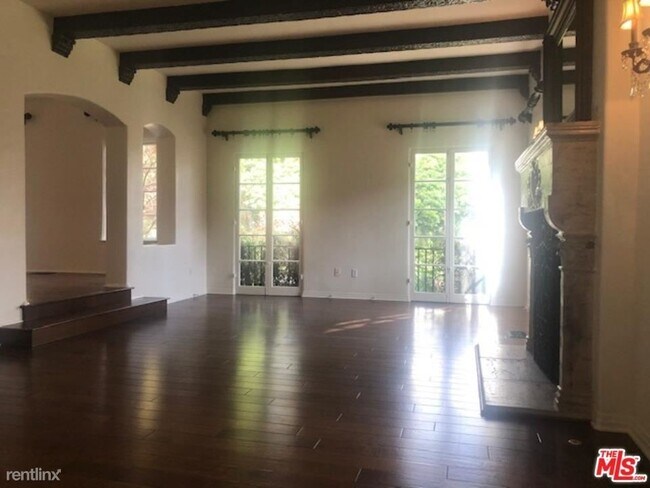 Foto del edificio - 232 S Orange Grove Blvd