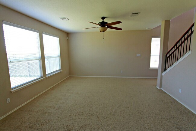 Building Photo - Spacious 3-Bedroom + Study Home in Desirab...