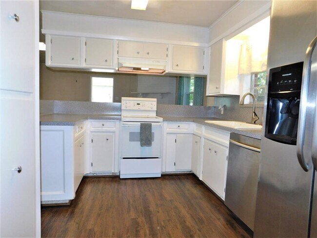 Foto del edificio - 2013 Oaklawn Dr