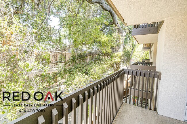 Building Photo - Magnificently Bright, Sunny, And Spacious ...