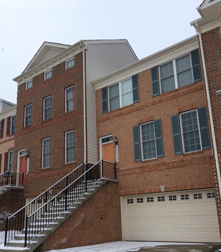 Foto del edificio - SPACIOUS TH IN CLARKSBURG
