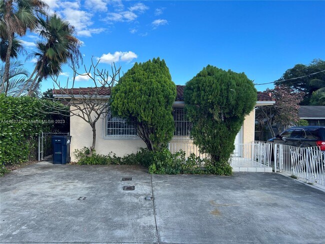 Building Photo - 3821 SW 89th Ct