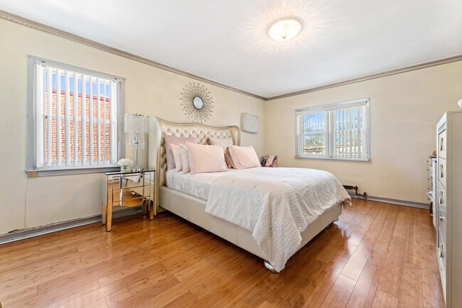 Foto del edificio - 1318 E 58th St