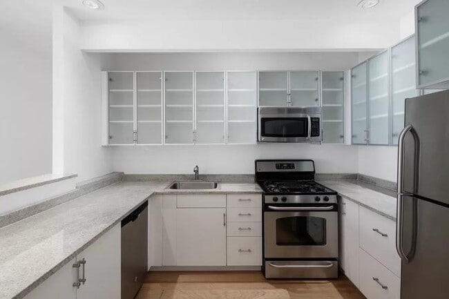 Building Photo - 3 bedroom in New York NY 10005