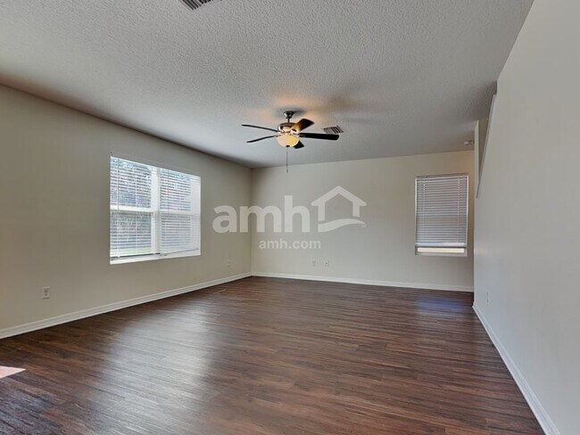 Building Photo - 35900 Jenny Lynne Cir
