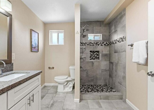 Building Photo - 8820 Ellenwood Cir