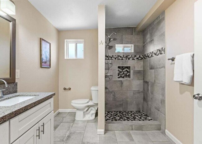 Foto del edificio - 8820 Ellenwood Cir