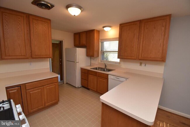 Foto del edificio - 1216 S Oakcrest Rd