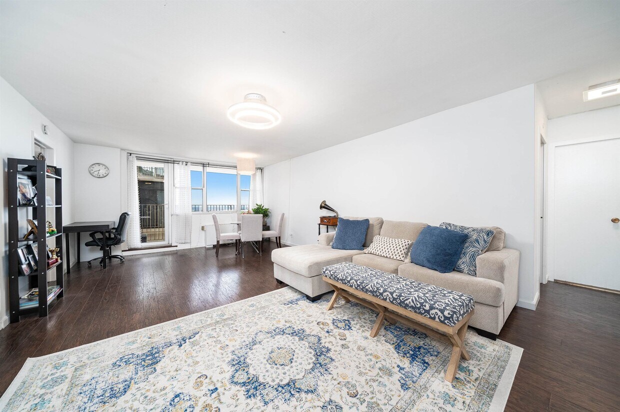 Foto principal - 6040 JFK Blvd E