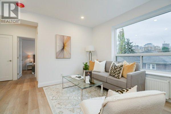 Building Photo - 2707 Yonge St