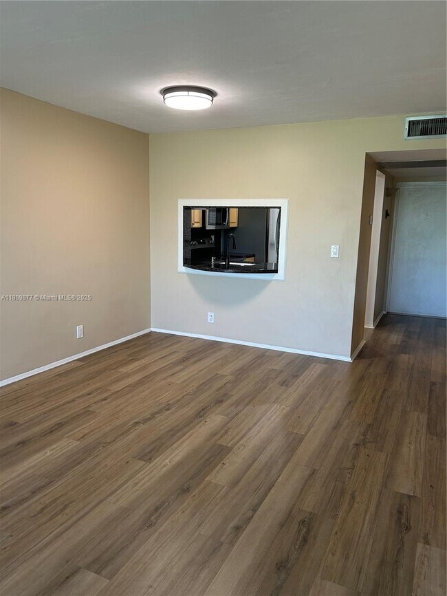 Foto del edificio - 9230 Lagoon Pl