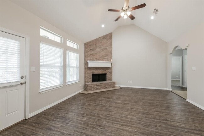 Building Photo - 295 Cypress Dr