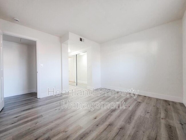 Foto del edificio - 240 W Lincoln Ave