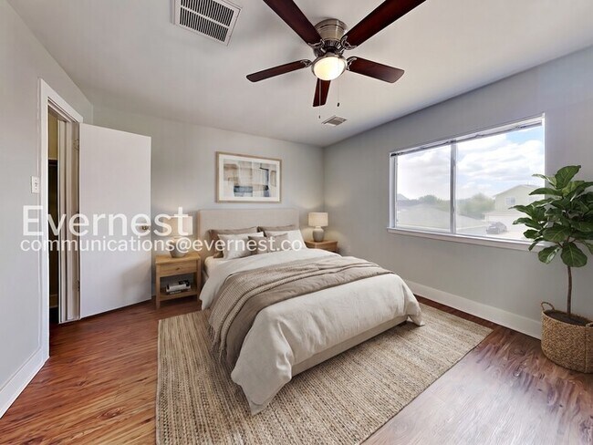Foto del edificio - 1043 Grassy View Dr