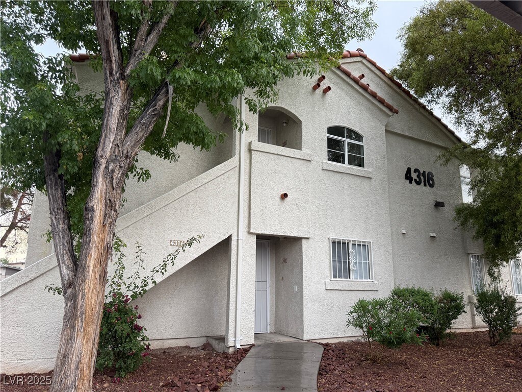 Foto principal - 4316 W Lake Mead Blvd
