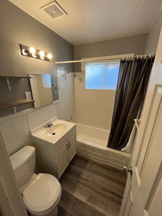 Bathroom - 515 Trott Ave SW