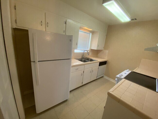 Foto del edificio - 3 bedroom 2 bath and Move in Ready in Lemo...