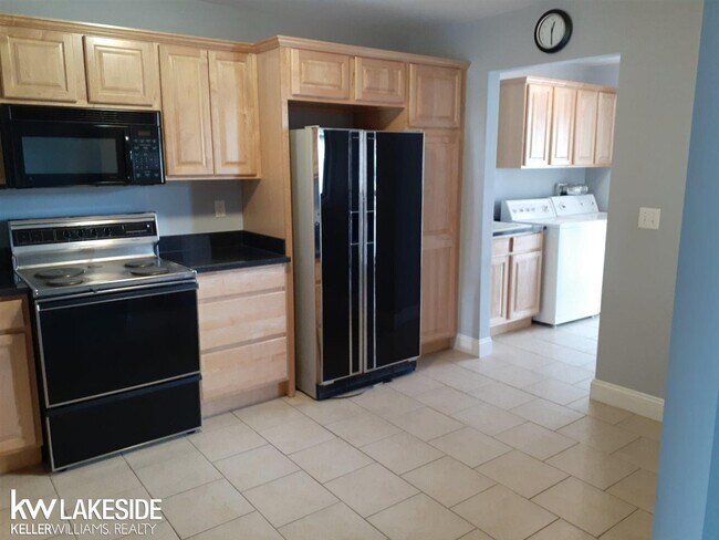 Building Photo - 35292 Silver Maple Dr