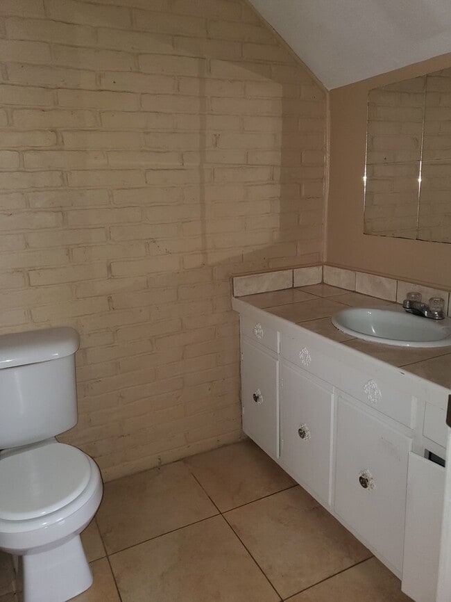 Building Photo - Oaks of Sam Houston