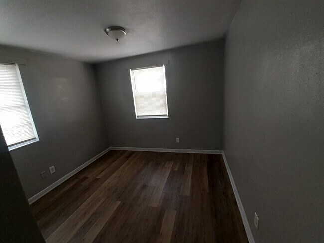 Foto del edificio - 1824 W 14th St