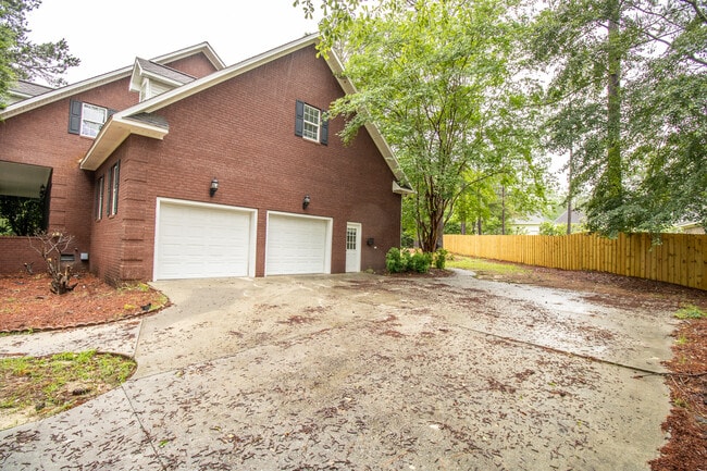 Building Photo - 906 Monarch Cir