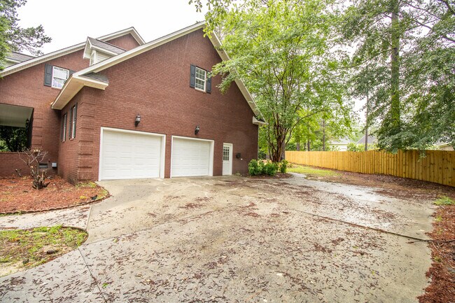Foto del edificio - 906 Monarch Cir