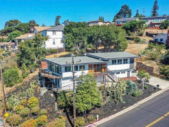 Vista aérea de la casa - 3051 Malcolm Ave