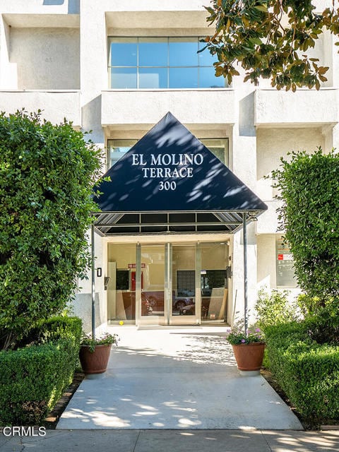 Building Photo - 300 N El Molino Ave