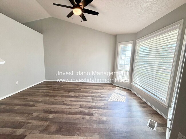 Building Photo - 18146 Lantana Ave