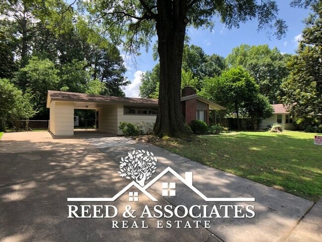 Building Photo - Completely Renovated East Memphis / Audubo...