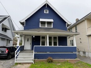 Building Photo - 958 E 130th St
