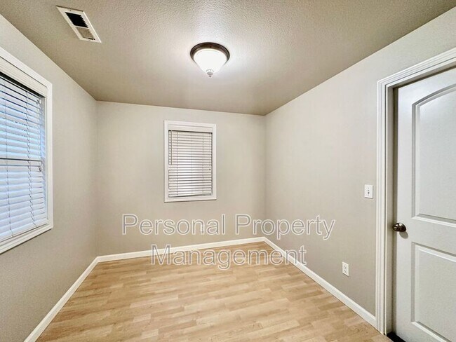 Building Photo - 706 NE 161st Ct