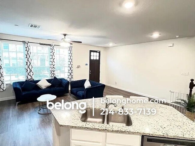 Building Photo - 2456 Siskiyou St