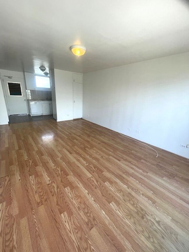Building Photo - 3 Bedroom / 1.5 Bath in Honolulu