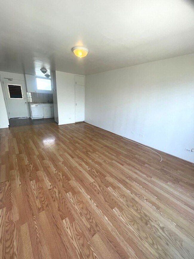 Foto del edificio - 3 Bedroom / 1.5 Bath in Honolulu