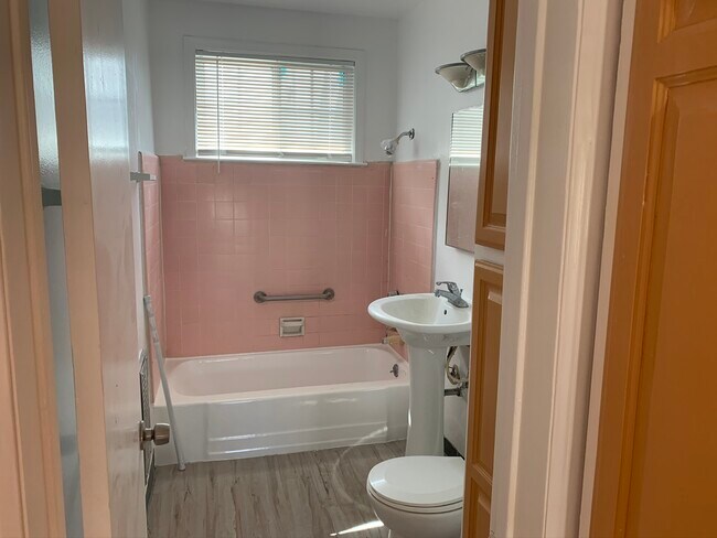 Bathroom - 14720 Strathern St