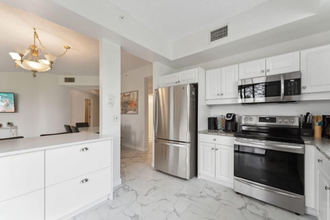 Building Photo - 7546 La Paz Blvd