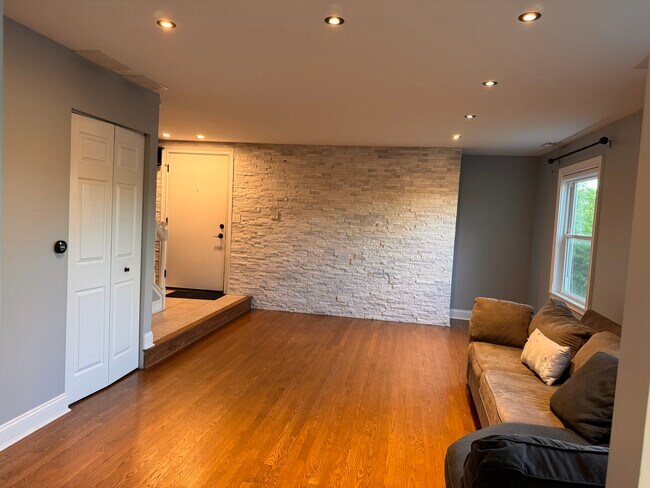 Building Photo - 5604 Tinder