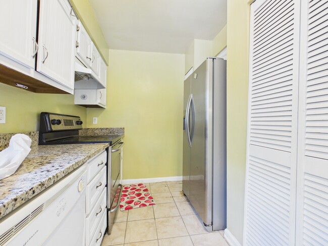 Foto del edificio - 8811 Hunter Ridge Dr