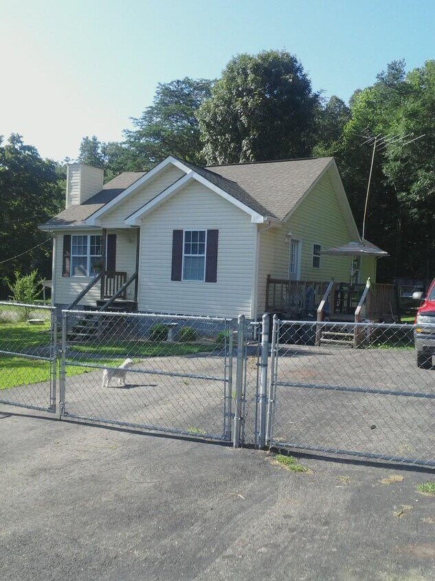 356 W Memorial Dr, Decatur, TN 37322 House Rental in Decatur, TN