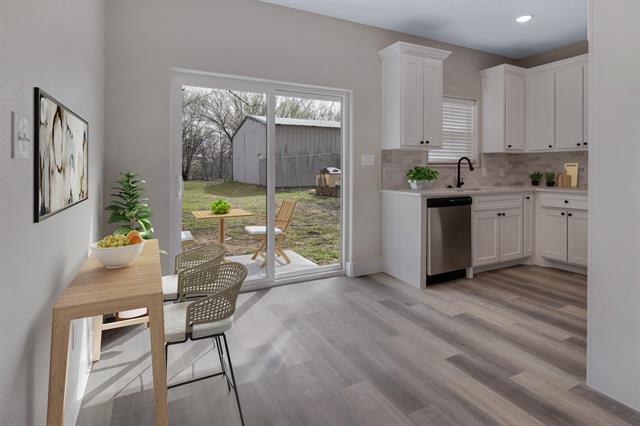 Building Photo - 722 E Walker St