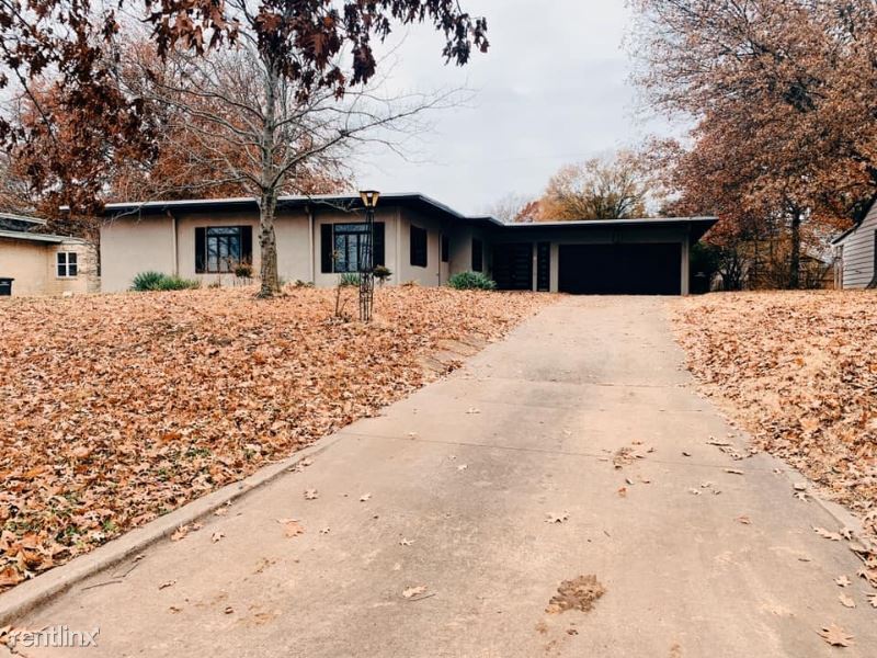 Primary Photo - 4 br, 3 bath House - 1705 S Hillcrest Dr , ,