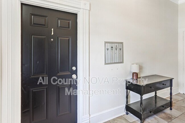 Foto del edificio - 8753 Signal Hill Rd