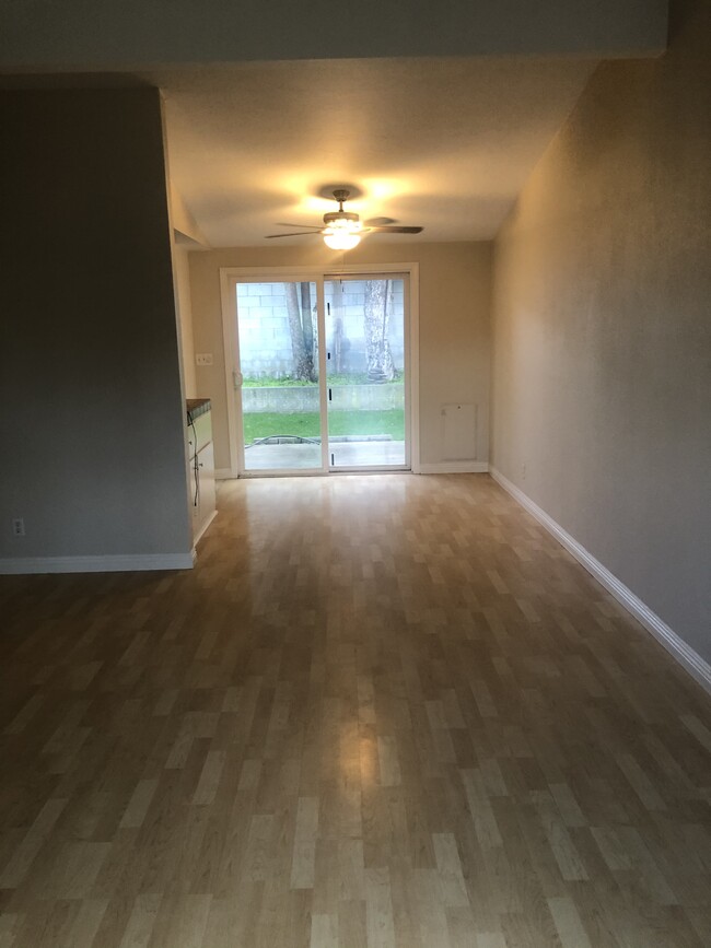 Foto del edificio - 7802 Franklin Dr