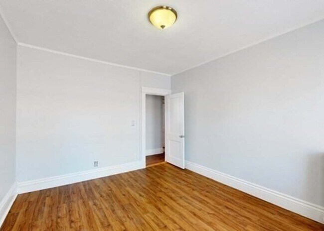 Building Photo - 35 Queensberry St
