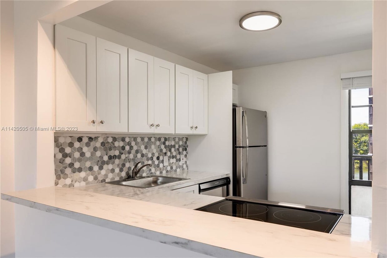 Photo - 3401 North Country Club Drive, Aventura, FL 33180 - 1 BR 1.5 BA condo