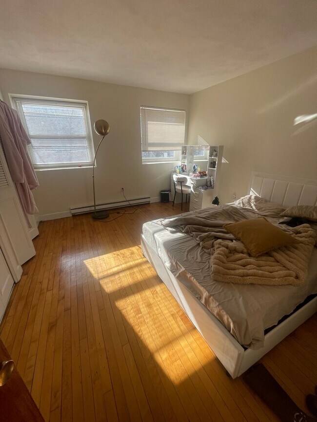 Building Photo - 9/1- No Fee! -Cambridgeport 3BR w/updated kitchen/bath